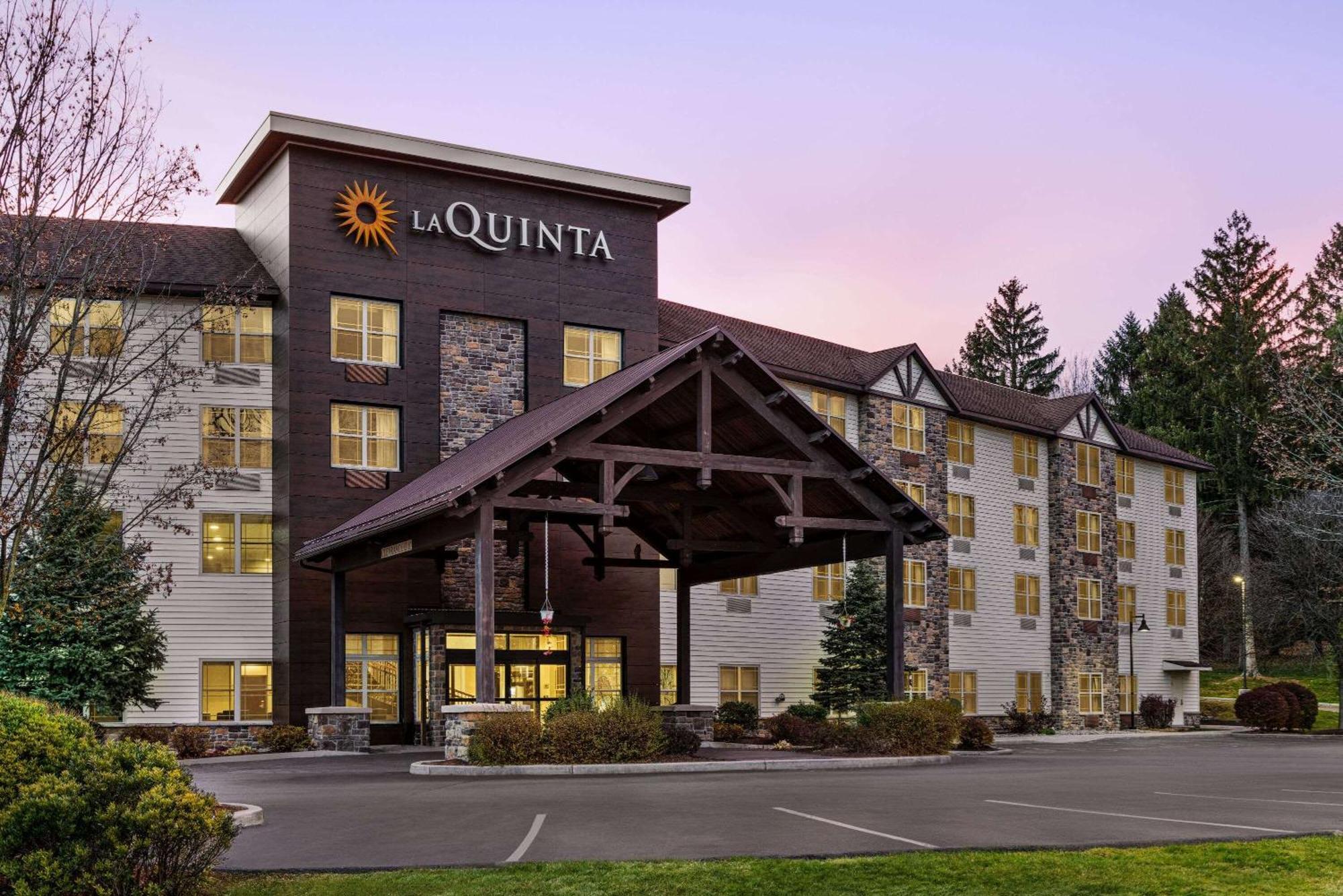 La Quinta Inn & Suites By Wyndham Лейк-Джордж Екстер'єр фото